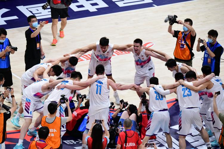 中国篮球vs大学球队